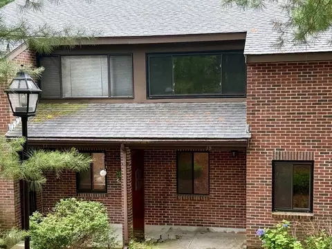 18 Highwood Dr #18, Franklin, MA 02038