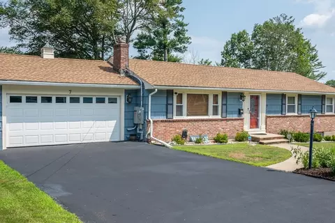 7 Barry St, Randolph, MA 02368