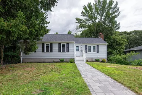 82 Perry Ave, Somerset, MA 02726