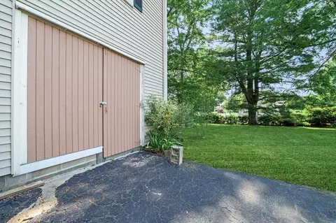 21 Locust St, Danvers, MA 01923 photo 4