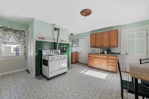 21 Locust St, Danvers, MA 01923 photo 17