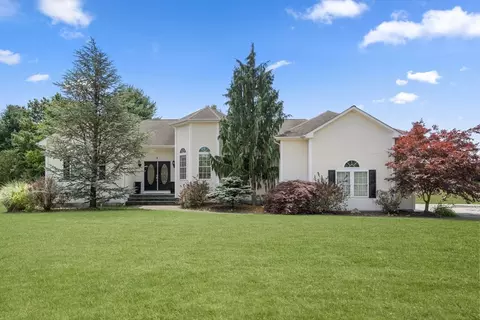 5 Alexandra Dr, Freetown, MA 02702