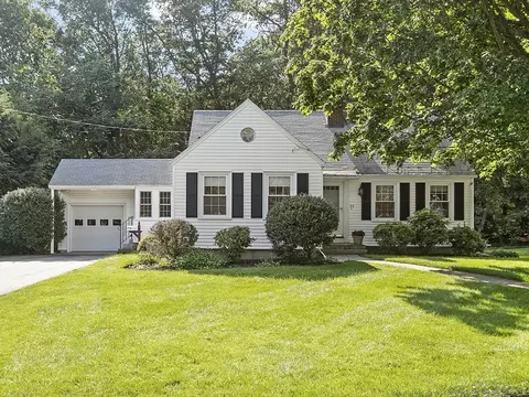 22 Lincoln Cir W, Andover, MA 01810