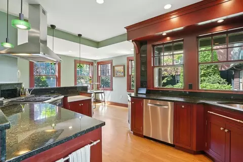 17 Wave St, Lynn, MA 01902 photo 8