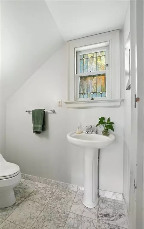 17 Wave St, Lynn, MA 01902 photo 13