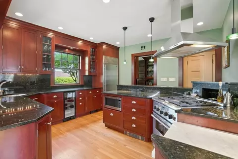 17 Wave St, Lynn, MA 01902 photo 10
