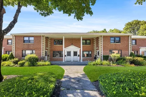 208 Church St #208, Waltham, MA 02452