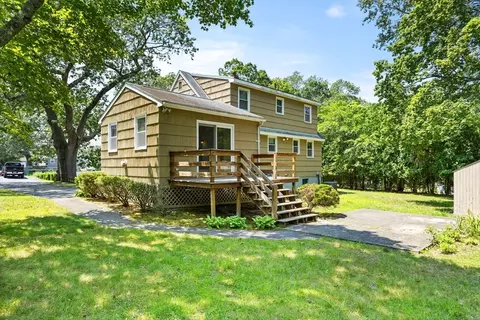 22 Harlem St, Dracut, MA 01826 photo 2