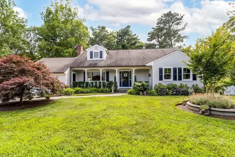 90 E Harbor Dr, Falmouth, MA 02536
