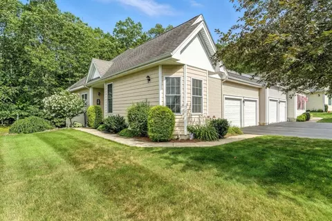 35 Andrews Dr #35, Uxbridge, MA 01569