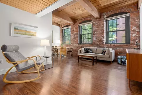 50 Rantoul St #306, Beverly, MA 01915
