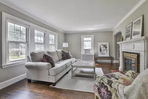 67 Howe St, Milton, MA 02186 photo 3
