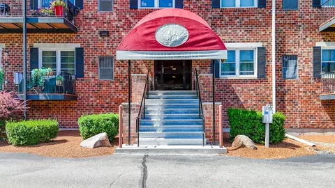 14 Dallas Dr #309, Dracut, MA 01826