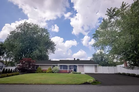 95 Nicholson Dr, Brockton, MA 02302