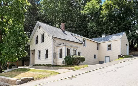 46 Maple St, Fitchburg, MA 01420