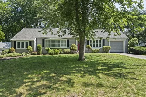 49 Windemere Cir, Braintree, MA 02184