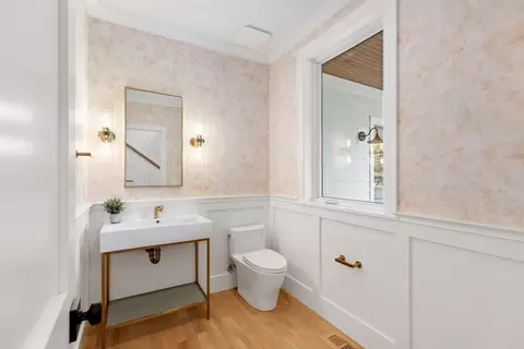 Entry Way - 34 Cary Ave, Lexington, MA 02421 photo 2 of 5