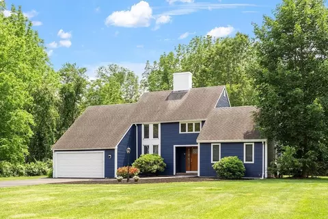11 Hampton Ct, Lynnfield, MA 01940