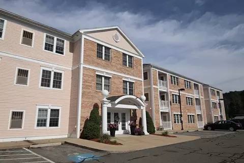 1 Millbrook Ln #201, Wakefield, MA 01880