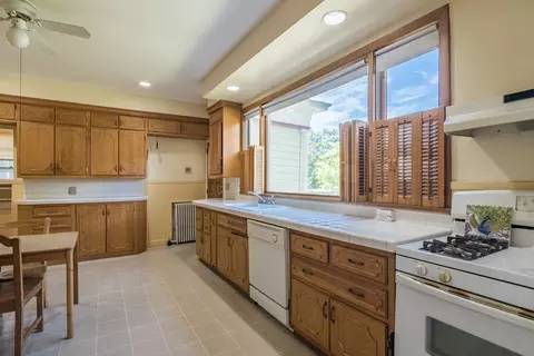 128 Maplewood Ter, Springfield, MA 01108 photo 16