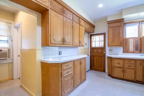 128 Maplewood Ter, Springfield, MA 01108 photo 17
