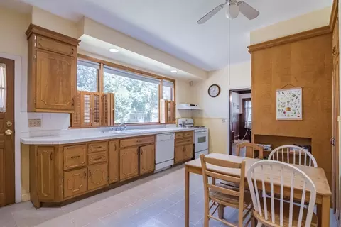 128 Maplewood Ter, Springfield, MA 01108 photo 18