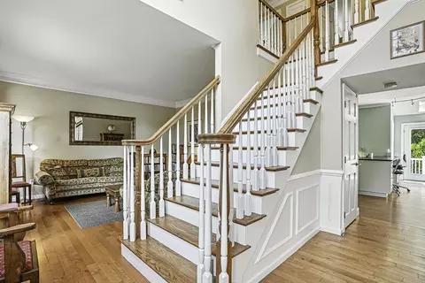 2 Farm Pond Ln, Franklin, MA 02038