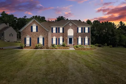 31 Valley View Dr, Grafton, MA 01536