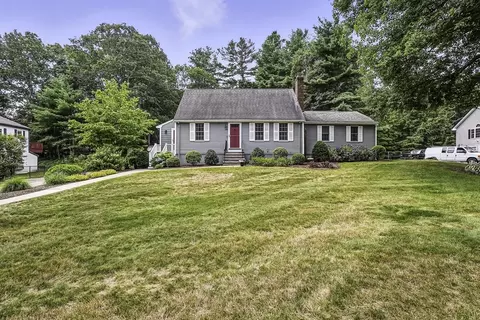 128 Beach St, Foxboro, MA 02035