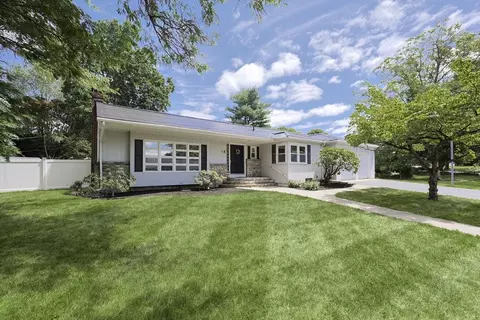 44 Ellis Dr, Worcester, MA 01609