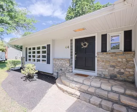 44 Ellis Dr, Worcester, MA 01609 photo 2