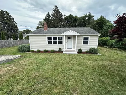 88 Beach St, Plymouth, MA 02360