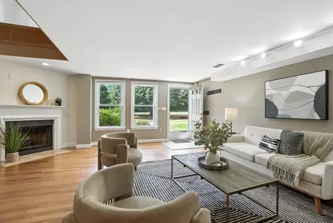 75 Page Rd #13, Bedford, MA 01730