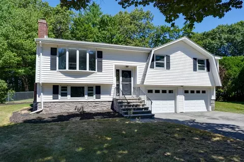 86 Drake Rd, Burlington, MA 01803