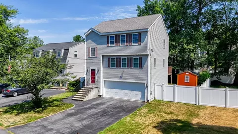 229 Long Pond Dr, Dracut, MA 01826