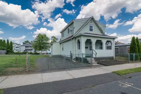 14 Norman St, Chicopee, MA 01013 photo 2