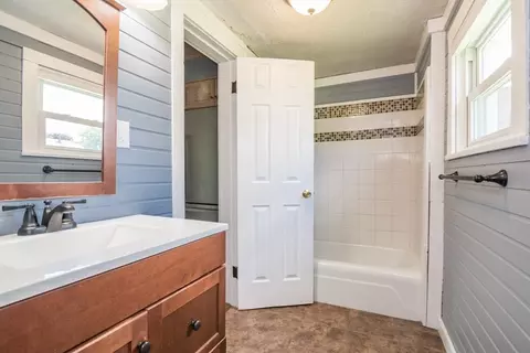 14 Norman St, Chicopee, MA 01013 photo 12