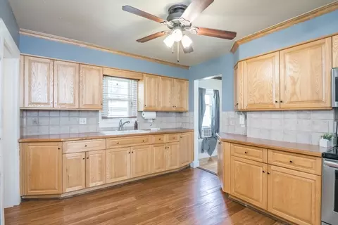 14 Norman St, Chicopee, MA 01013 photo 10