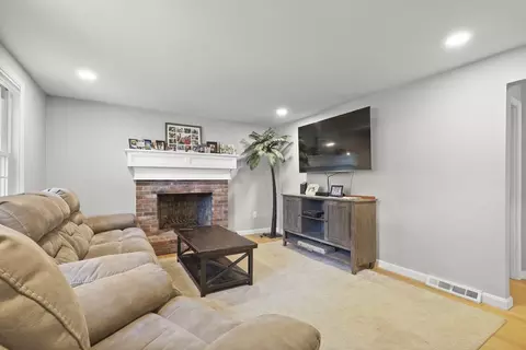 4 Thom Ave, Bourne, MA 02532 photo 8