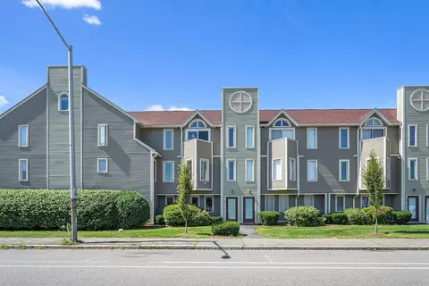 70 Austin St #16, Lowell, MA 01854