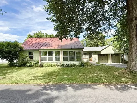 9 Eastern Ave, Deerfield, MA 01373