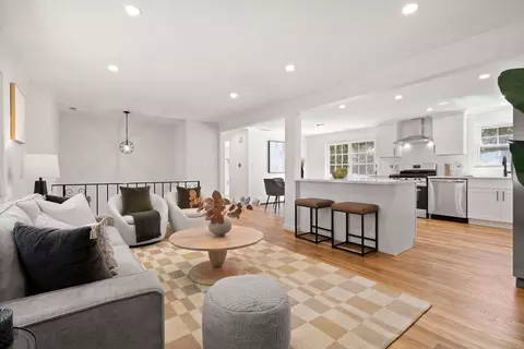 526 Maple St, Danvers, MA 01923 photo 4