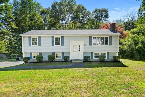 526 Maple St, Danvers, MA 01923 photo 2