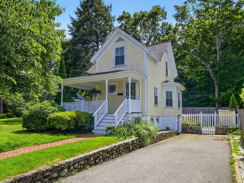 36 Donizetti St, Wellesley, MA 02482