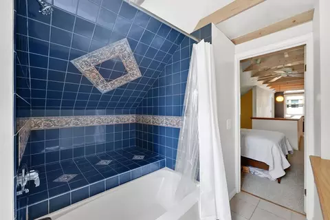 Bath - 94 Fenimore Blvd, Springfield, MA 01108 photo 3 of 3