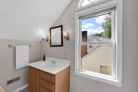 Bath - 94 Fenimore Blvd, Springfield, MA 01108 photo 2 of 3