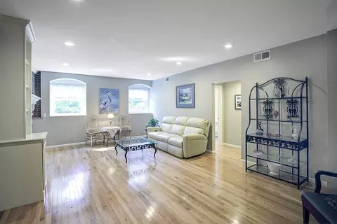 Living - 66 Haskell St #GS, Beverly, MA 01915 photo 1 of 2