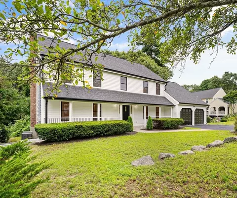 Exterior - 3 Stetson Cir, Walpole, MA 02081 photo 5 of 7