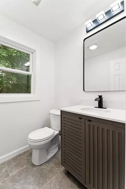 Bath - 3 Stetson Cir, Walpole, MA 02081 photo 2 of 4