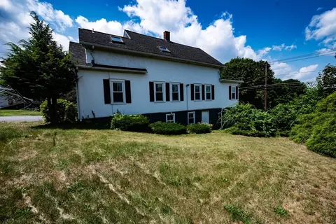 Exterior - 4 Winter St, Clinton, MA 01510 photo 3 of 4